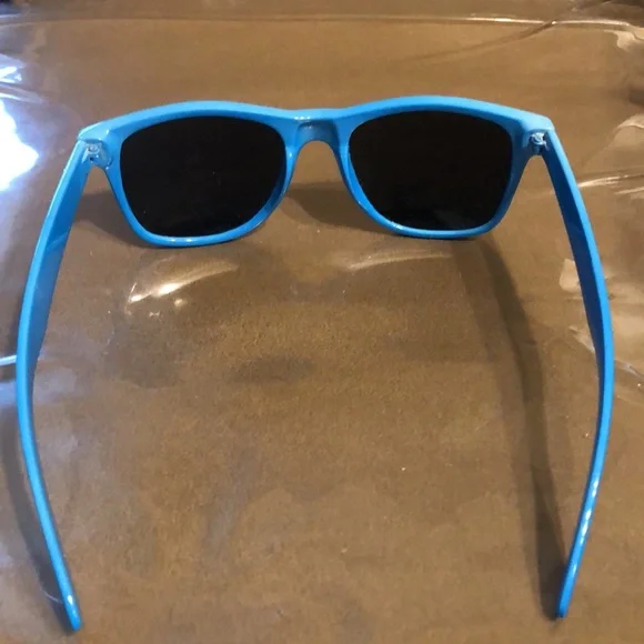 Blue Mirror Sunglasses 😎🥳HP🥳 - Picture 4 of 5